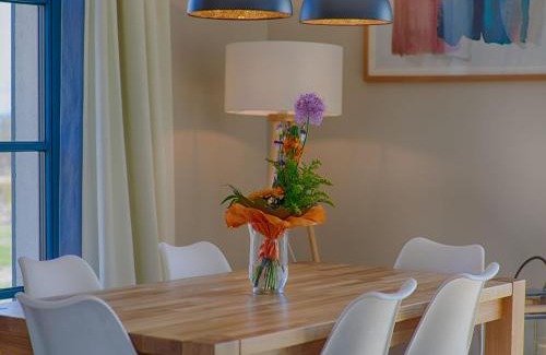 Dranske Casa | Reetland am Meer - Premium Reetdachvilla mit 3 Schlafzimmern, Sauna und Kamin F23