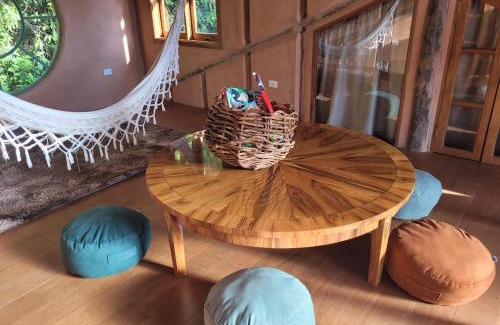 Mairipora Casa | Refúgio Terracota uma casa bioconstruída com arte