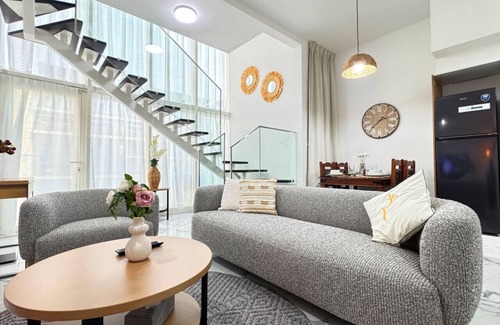 Masdar City Apartamento | Refined 2BR Escape w/ Pool & Parking - Masdar