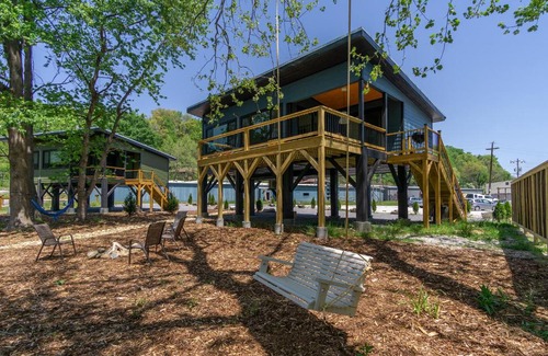 Old Fort Casa | Reflections on Mill Creek Hot Tub & Walking Distance to Old Fort!