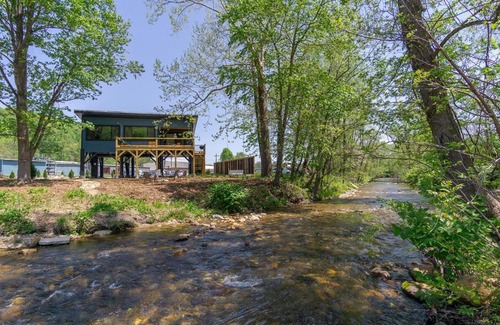 Old Fort Casa | Reflections on Mill Creek Hot Tub & Walking Distance to Old Fort!
