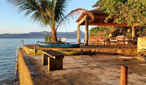 Paraty Casa | REFUGIO na frente do mar em Ilha de Araujo