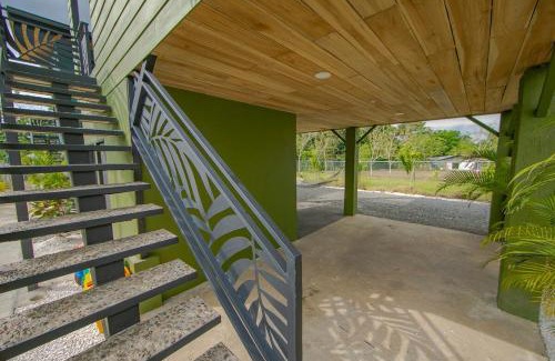 Peñas Blancas Villa | Refugio Verdanza-King bed and balcony with jacuzzi, fast Wifi, EV powering included! Only 5 minutes from La Fortuna