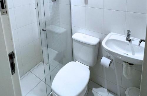 Guarapari Apartamento | RefugioBacutia- Prédio FRENTE MAR Bacutia- 6 pessoas- 3 Quartos com AR sendo 1 suite - varanda- sala de estar e jantar Ampla -Piscina e Sauna no Prédio