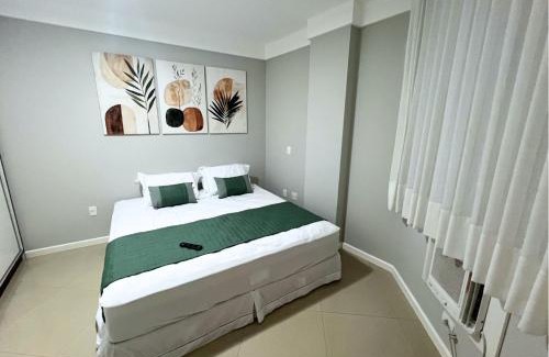 Guarapari Apartamento | RefugioBacutia- Prédio FRENTE MAR Bacutia- 6 pessoas- 3 Quartos com AR sendo 1 suite - varanda- sala de estar e jantar Ampla -Piscina e Sauna no Prédio