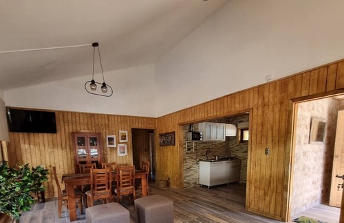 Pinto Chalet De Esquí | Refugios de Montaña Reloncaví