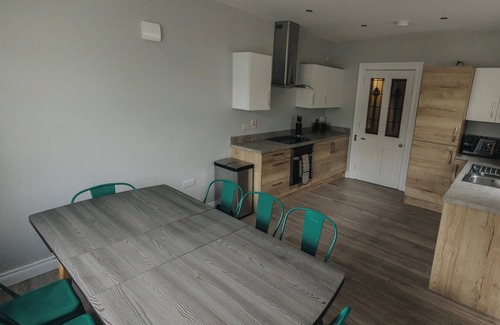 Newcastle Casa | Refurbished 5-bed Central Newcastle. Ideal for families/golfers /activity breaks