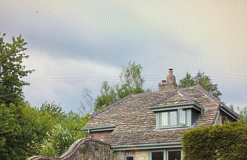 Slaugham Cabaña | Refurbished historical cottage on the private estate of Slaugham Place Ruins.