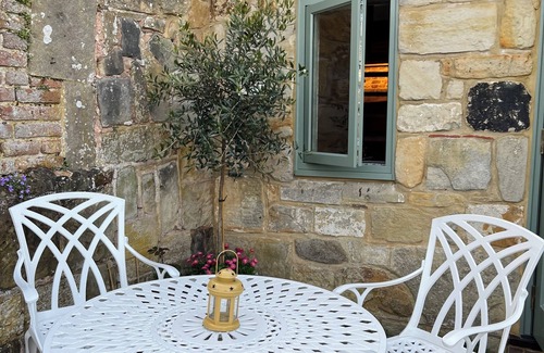 Slaugham Cabaña | Refurbished historical cottage on the private estate of Slaugham Place Ruins.