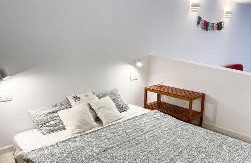 Arenas del Mar Apartamento | Refurbished Loft at Seaside Sunrise, Magic Location