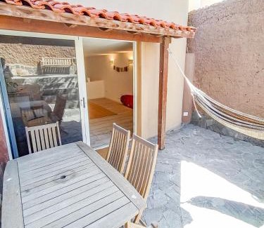 Arenas del Mar Apartamento | Refurbished Loft at Seaside Sunrise, Magic Location