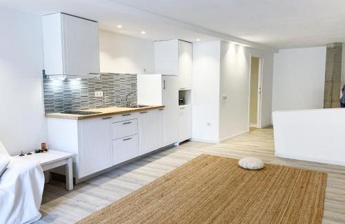 Arenas del Mar Apartamento | Refurbished Loft at Seaside Sunrise, Magic Location