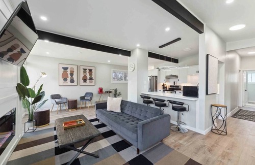 Ottawa Division Casa | Regal 5BD Retreat W/ POOL | 15 MINS 2DT