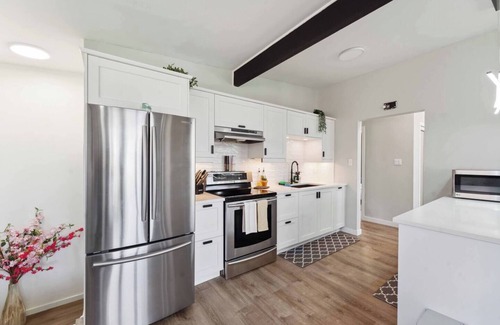 Ottawa Division Casa | Regal 5BD Retreat W/ POOL | 15 MINS 2DT