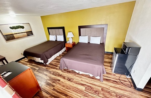 Iola Hotel | Regency Inn