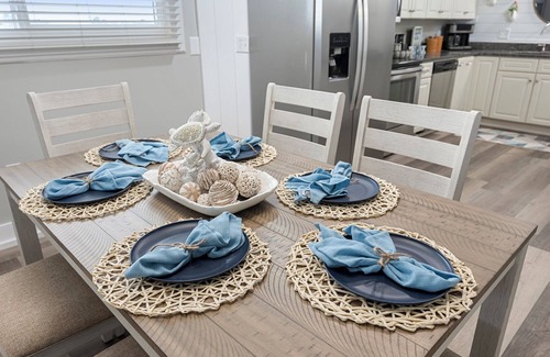 Crescent Beach Condominio | Regency Towers~ 3bed2Bath~Poolside Tiki bar~Sleeps 10