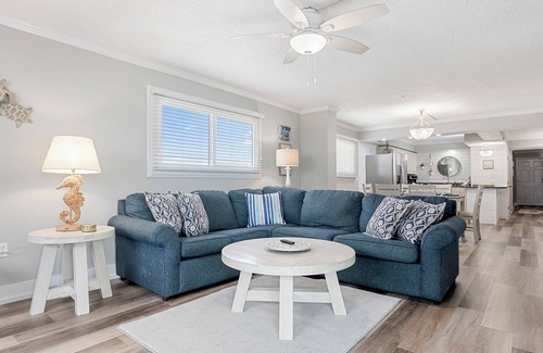 Crescent Beach Condominio | Regency Towers~ 3bed2Bath~Poolside Tiki bar~Sleeps 10