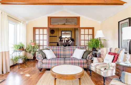 Finchville Cama Y Desayuno | Regina's Country Livin'