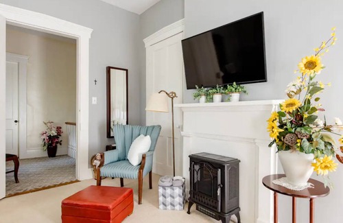 Finchville Cama Y Desayuno | Regina's Country Livin'