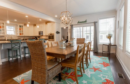 Dodds Addition Casa | Tasa de temporada baja caída! ÚNICAMENTE CONSTRUIDOS HERMOSA CASA DUEÑA 16 PISTA RÁPIDA A LA PLAYA Y AL CENTRO