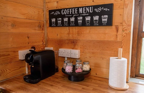 Rugeley Chalet De Esquí | Reindeer Lodge: Private Hot Tub Near Cannock Chase