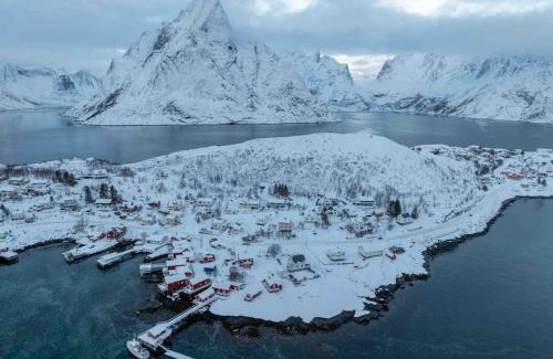 Moskenes Casa | Reine Fishermans House - Mountain & Seaview