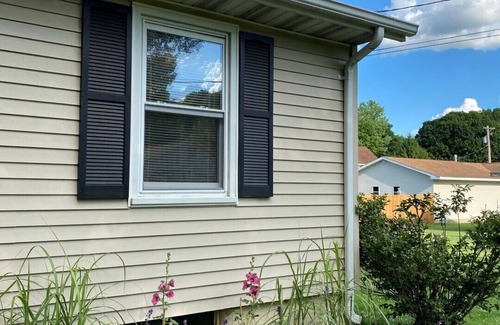 Kasbeer Casa | Rejoice Inn- Private Home- All Yours!!! In a quiet town on a large lot! New Bath