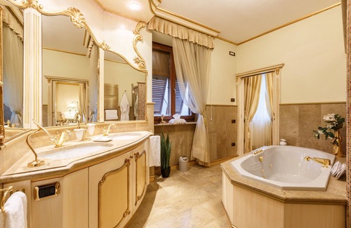 Tassullo Cama Y Desayuno | Relais Villa Quercia