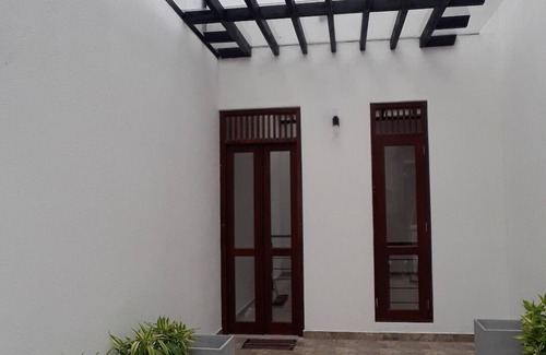 Malabe Casa | Relájate en medio de la naturaleza. "Leisure Gate" es el lugar ideal para ti.