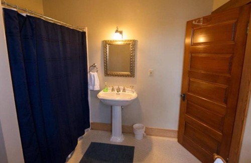 Dufur Casa | Relax and Enjoy Nature! 3 Family-Friendly Units, FREE Parking, Near Dufur Museum