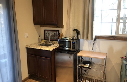 Pine Cove Apartamento | Relax and unwind in this spacious and NEW studio in Idyllwild