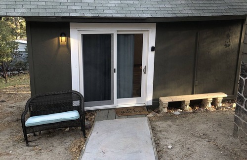 Pine Cove Apartamento | Relax and unwind in this spacious and NEW studio in Idyllwild