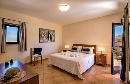 Praia da Luz Hotel | Relax and Unwind! Full Kitchen, Indoor & Outdoor Swimming Pools, Free Parking!