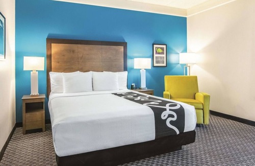 Orlando Casa | Relax and Unwind! Pet-Friendly Property, Onsite Pool, Free Breakfast