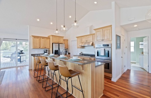 Davenport Casa | Relax at Friday Bay Retreat With Beautiful Lake Views .25 miles to Lake Trail