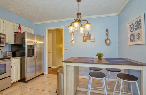 Johnson City Apartamento | Relax at the serene and spacious duplex nestled in the peaceful, family-friendly neighborhood.