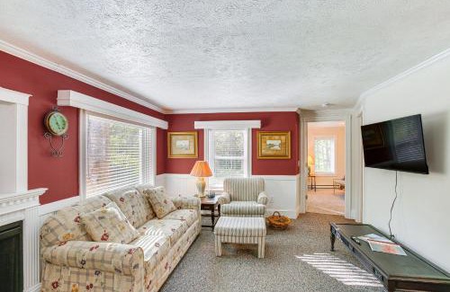 Frankfort Apartamento | Relax Fireside! Frankfort Apt Near Dtwn and Beaches