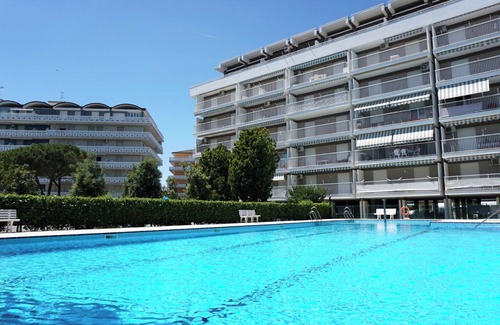 Porto Santa Margherita Apartamento | Relájese en nuestro apartamento con vista a la piscina