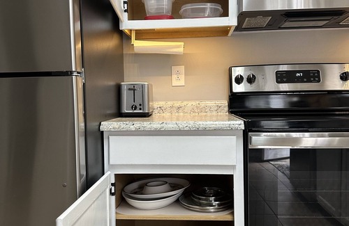 North Newport News Casa | Your family centrally-located near Busch Gardens, CNU, Williamsburg & much more.