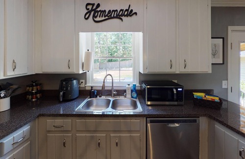 Woodstock Apartamento | Relax & Enjoy | Hot Tub, Porch Swing, Pet-Friendly