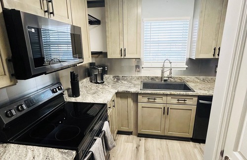 Martinez Casa | Relax in modern style and comfort in Augusta!