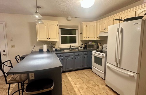 Hudson Condominio | Relax in Our Cozy Duplex: Private, Quiet, and Perfect for Every Season!