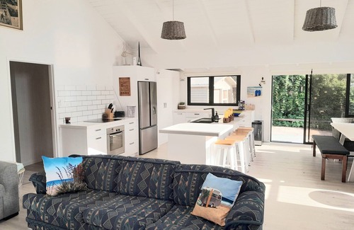 Te Ngaire Casa | Relax in Paradise! Walk to the beach