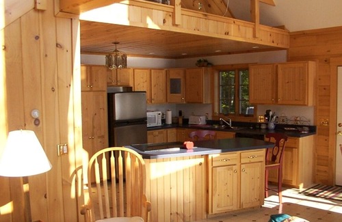 Brighton Chalet De Esquí | Relájese en paz en esta hermosa isla Pond Lakeside Chalet