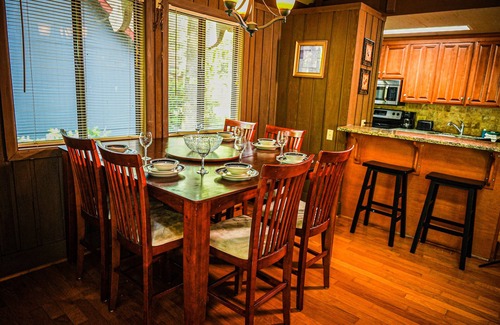 Pine Mountain Chalet De Esquí | Relax in this spacious chalet just miles from the heart of Pine Mountain