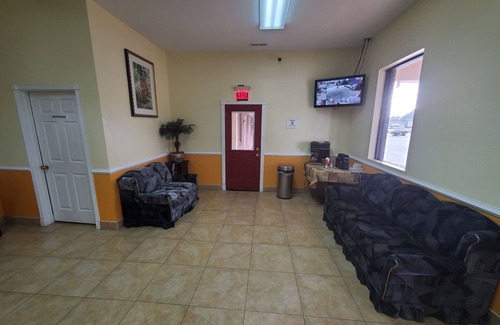 Emporia Hotel | Relax Inn