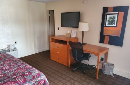 Emporia Hotel | Relax Inn