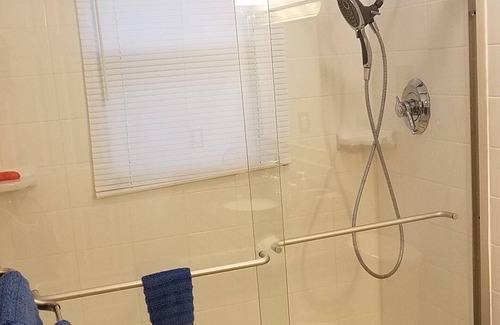 Indian River Cabaña | Relájese En Hermosa Burt Lake. Durante todo el año Comfort en este lago adelantado Chalet.