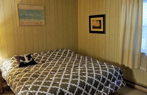 Indian River Cabaña | Relájese En Hermosa Burt Lake. Durante todo el año Comfort en este lago adelantado Chalet.