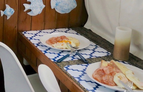 Nangkita Alquiler De Eote | Relax onboard 'Eliza Jane' for a romantic getaway!